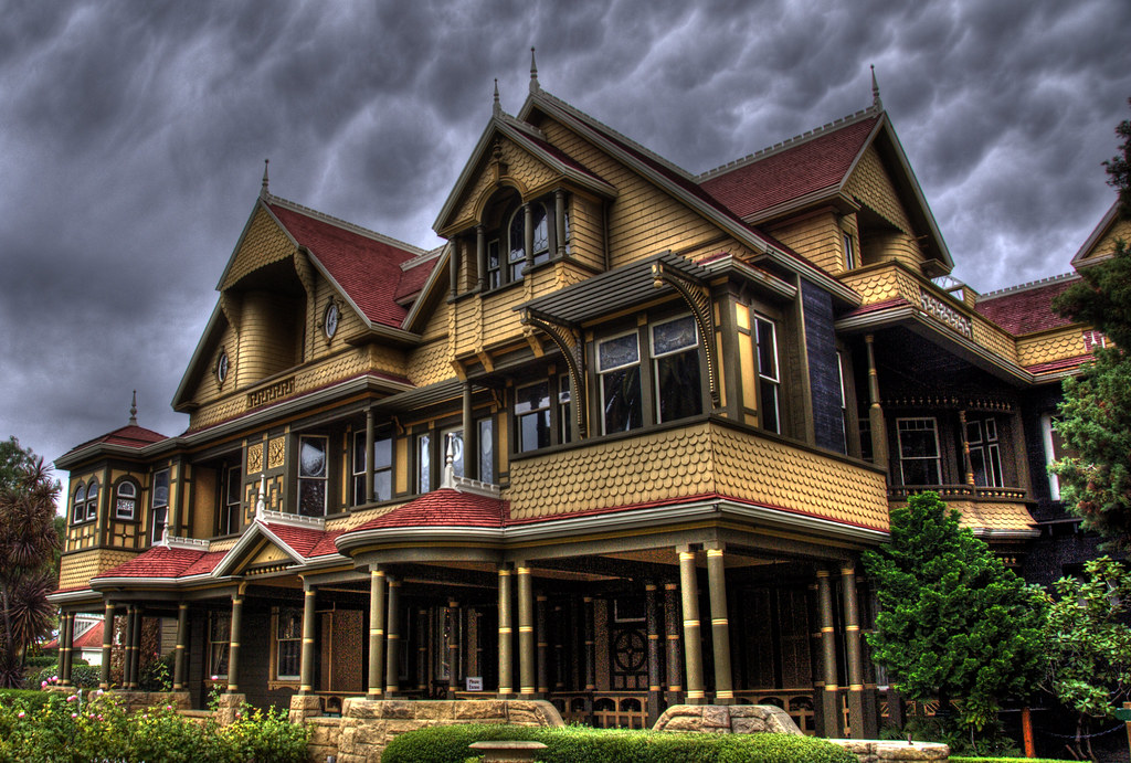 Photo shows the front of the winchester mystery house and all of its ornate finishes